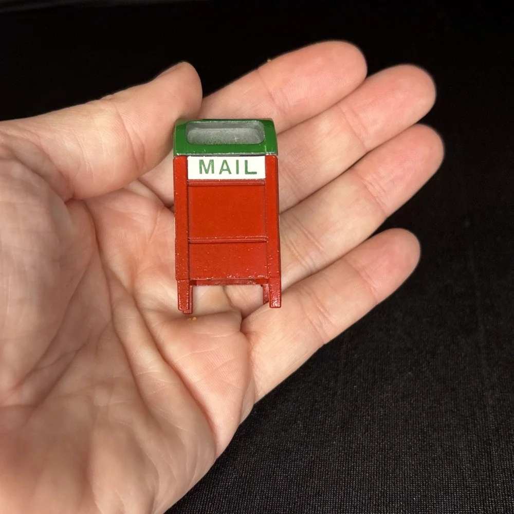 Vintage‎ Green & Red Metal Christmas Village Mailbox Department 56
